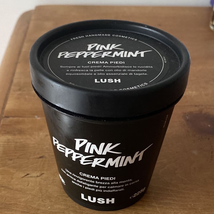 review photo of LUSH Fresh Handmade Cosmetics Crema piedi Peppermint shared by @seitan1 on 05 May 2022 - review