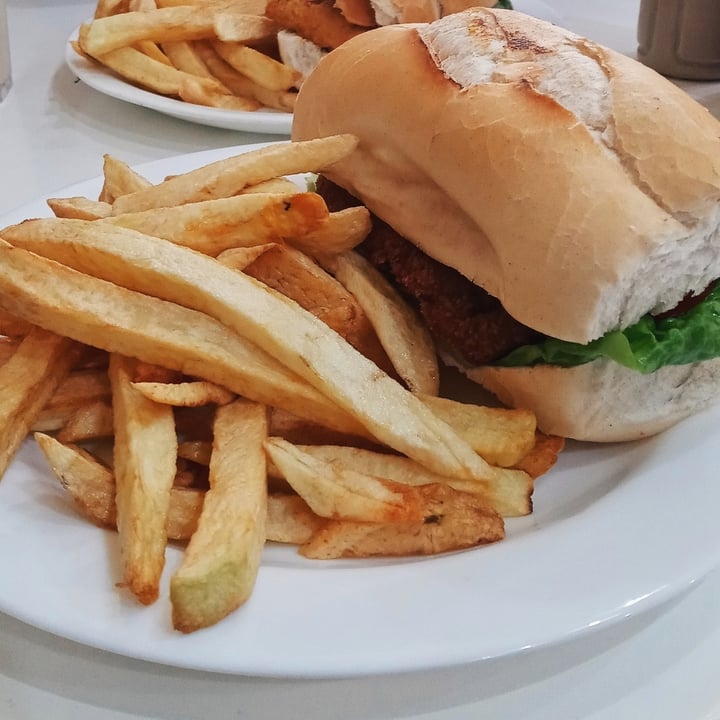 review photo of Loving Hut Microcentro Sandwich Lomito Rebozado shared by @belvegan on 27 Aug 2021 - review