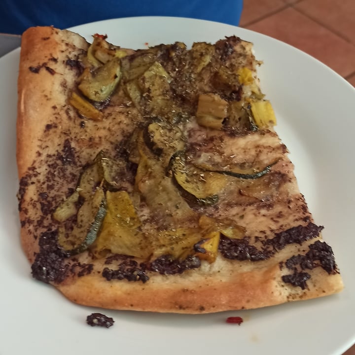 photo of Mezzaluna Focaccia Di Porri E Paté D'oliva shared by @greta94 on  17 Jun 2022 - review