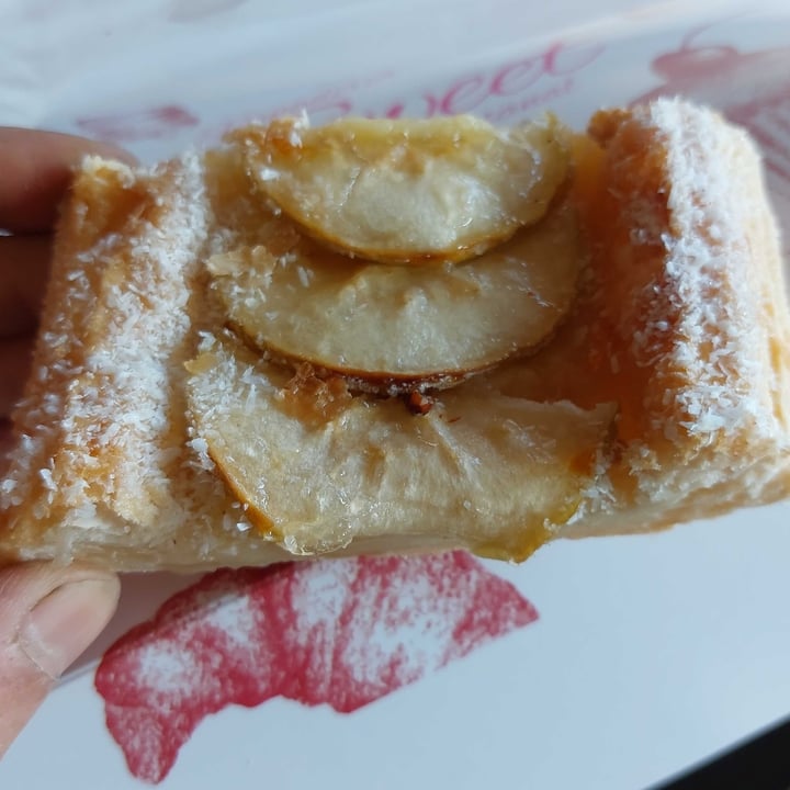 photo of Panadería Sweet factura con manzana shared by @titarruski10 on  28 Aug 2022 - review