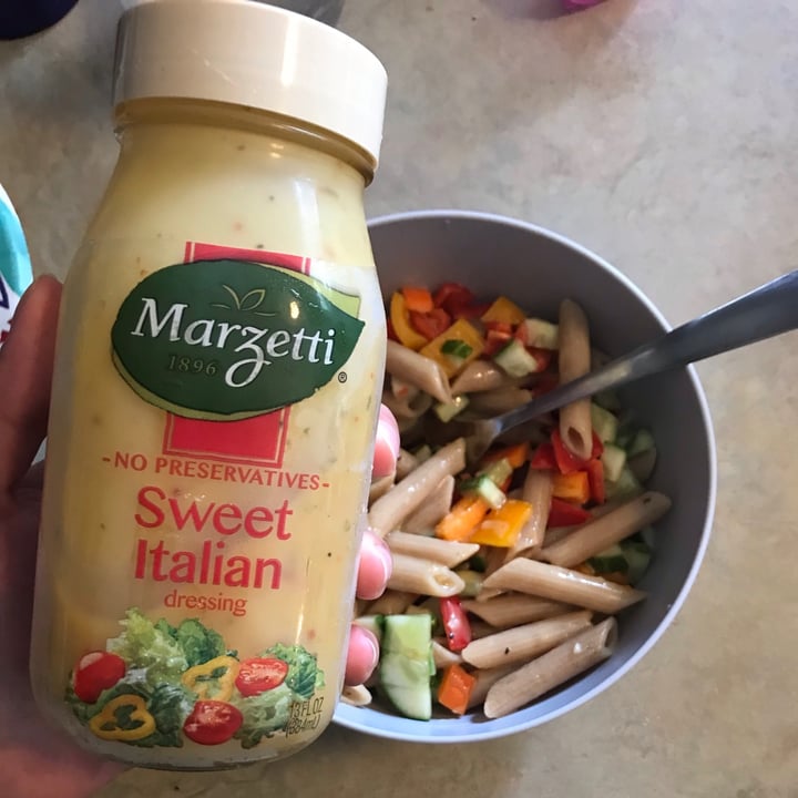photo of Marzetti Sweet Italian Dressing shared by @catsgoodnight on  10 Aug 2021 - review