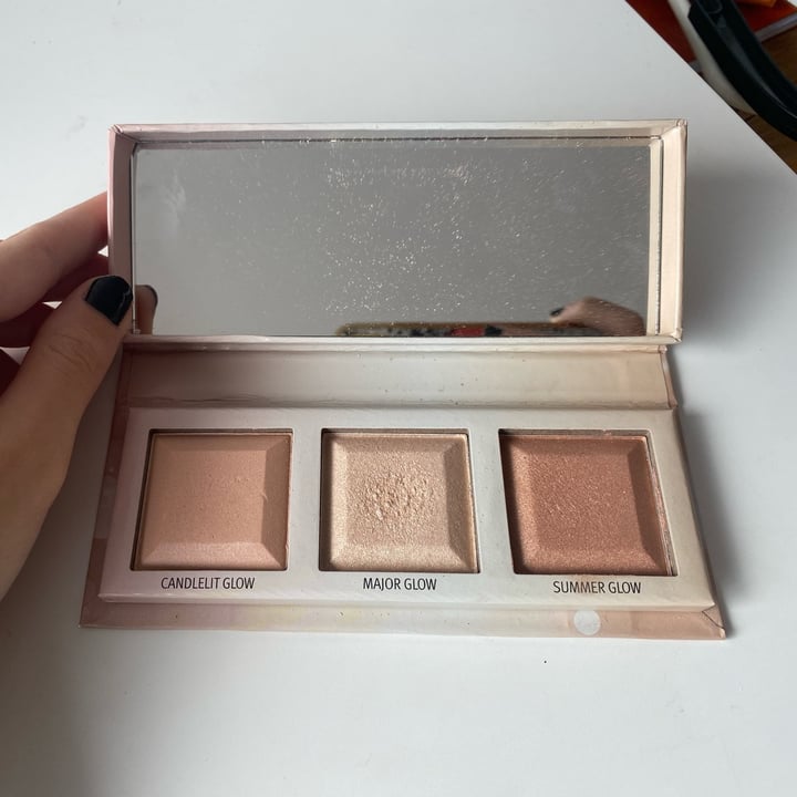 review photo of Essence Cosmetics Highlighter palette Glow to go shared by @izaskunsantos on 31 Oct 2022 - review