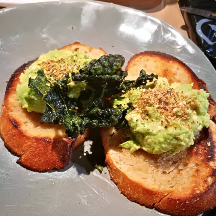 photo of Woolworths Cafè Avo toast shared by @veganonthesavannah on  24 Apr 2020 - review