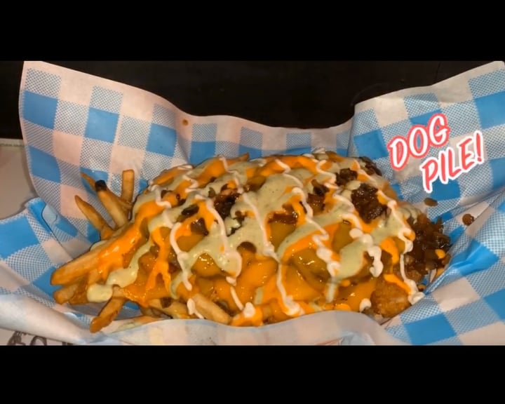 review photo of Monty's Good Burger Dog Pile shared by @chingonavegan on 08 Jan 2020 - review