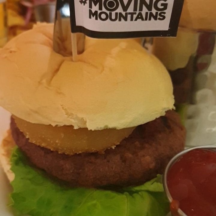 review photo of Hard Rock Cafe Venezia Moving Mountains Senza Formaggio Con Bun Vegano shared by @noniss32 on 06 Sep 2021 - review