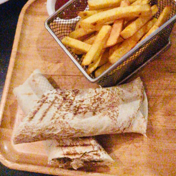 review photo of Luna's Kitchen Beirut Chick’n shawarma shared by @seventy on 09 Dec 2021 - review