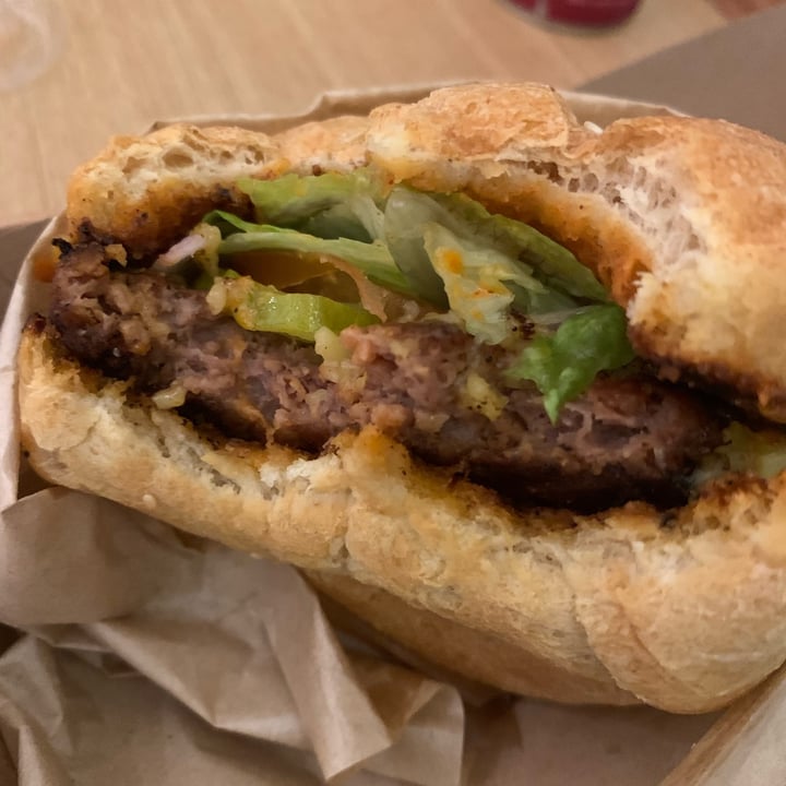 photo of Sinless Beyond Meat Burger shared by @zaytona on  15 Apr 2022 - review