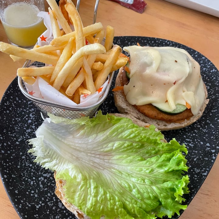 photo of Zona Veggie Restaurante Hamburguesa Vegana De Lentejas shared by @wendylararomero on  29 Jan 2022 - review