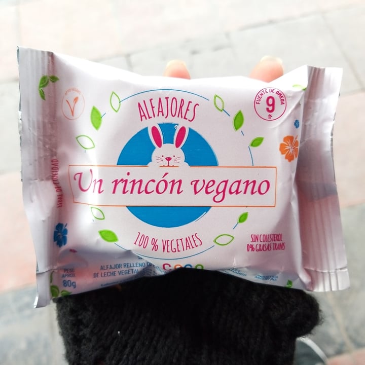 photo of Un Rincón Vegano Alfajor de Coco shared by @iva-moralele on  12 Jul 2020 - review
