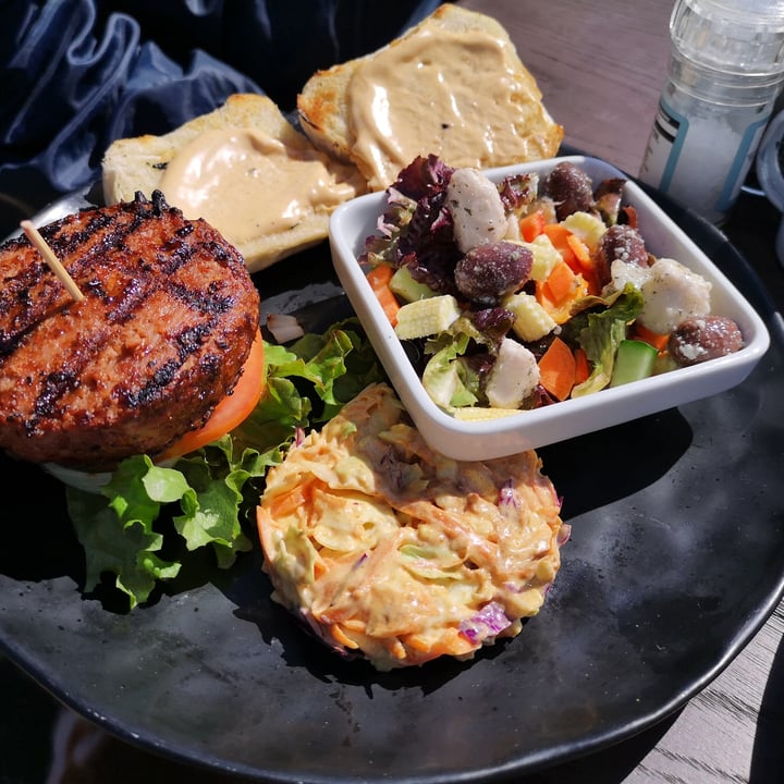 review photo of Asher's Corner Cafe @ Ashers Farm Sanctuary Beyond Burger shared by @elisheva on 11 Aug 2020 - review