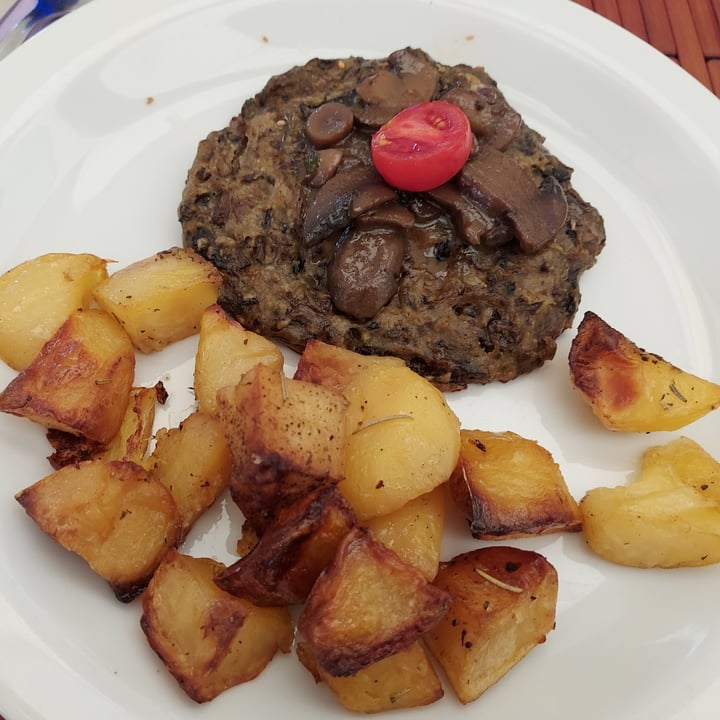 photo of Veganda Cotoletta di funghi con patate shared by @elaura on  02 Oct 2022 - review