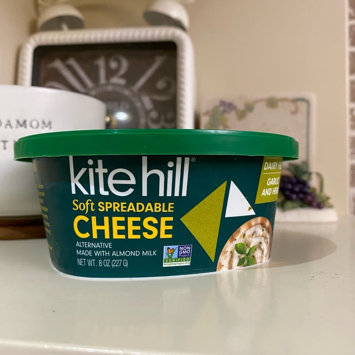 photo of Kite Hill Soft Spreadable Cheese - Garlic & Herb shared by @yarilovezzucchini on  08 Oct 2022 - review