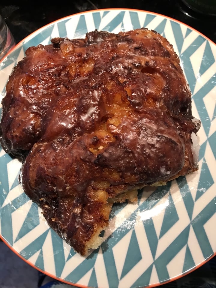 photo of Voodoo Doughnut - Broadway Apple fritter shared by @mallory17 on  24 Feb 2020 - review