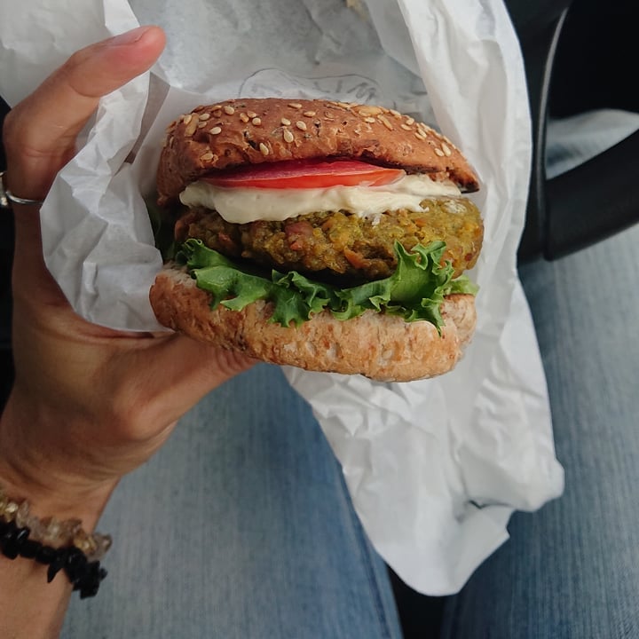 photo of Hang Ten Cafe Quinoa Burger shared by @lunascorner on  26 Oct 2020 - review