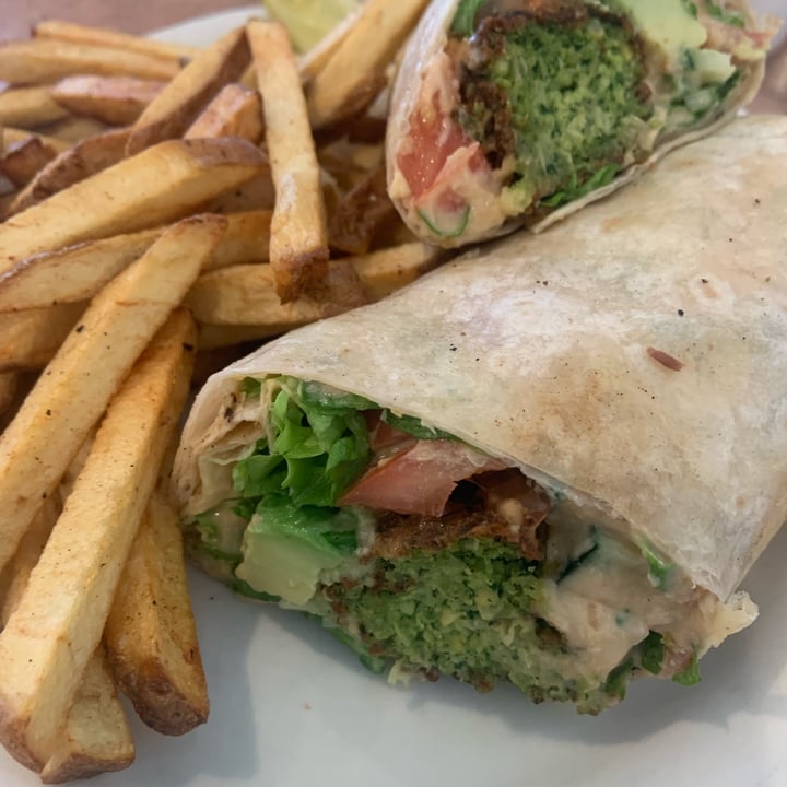 review photo of Nancy's Cafe Hummus wrap with falafel shared by @ilanafontes on 31 Dec 2021 - review