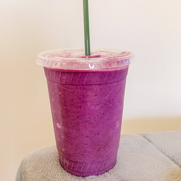 photo of Heirloom Food Company Pomegranate Dark Chocolate Smoothie shared by @jordaneatsplants on  15 Apr 2021 - review
