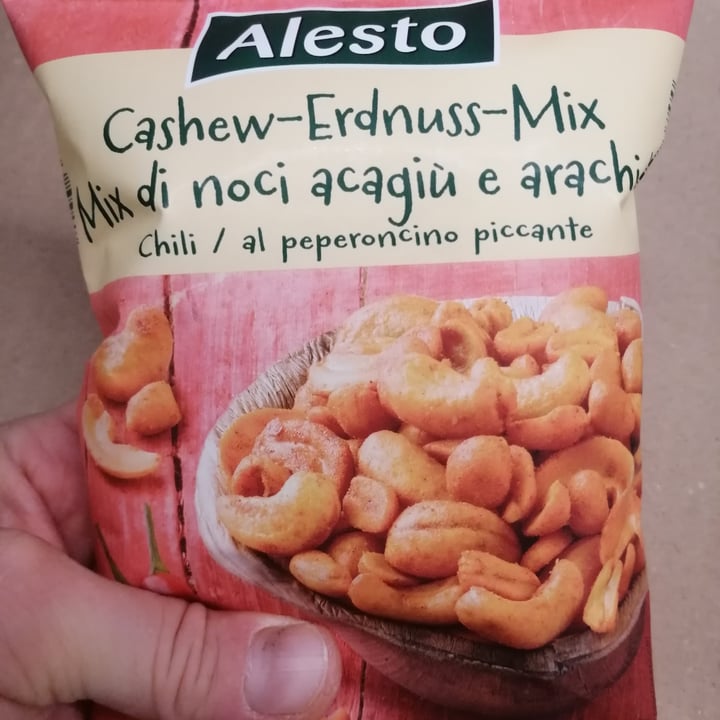 photo of Alesto Mix di noci acagiù e arachidi chili/al peperoncino piccante shared by @cadodi on  30 Jul 2022 - review