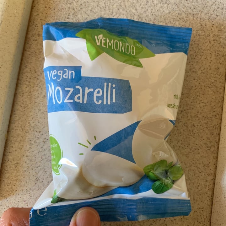 photo of Vemondo Vegan Mozarelli shared by @lacesca on  06 Aug 2021 - review