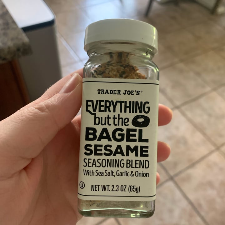 photo of Trader Joe's Everything But The Bagel Sesame Seasoning Blend shared by @maggiesmom on  15 May 2022 - review