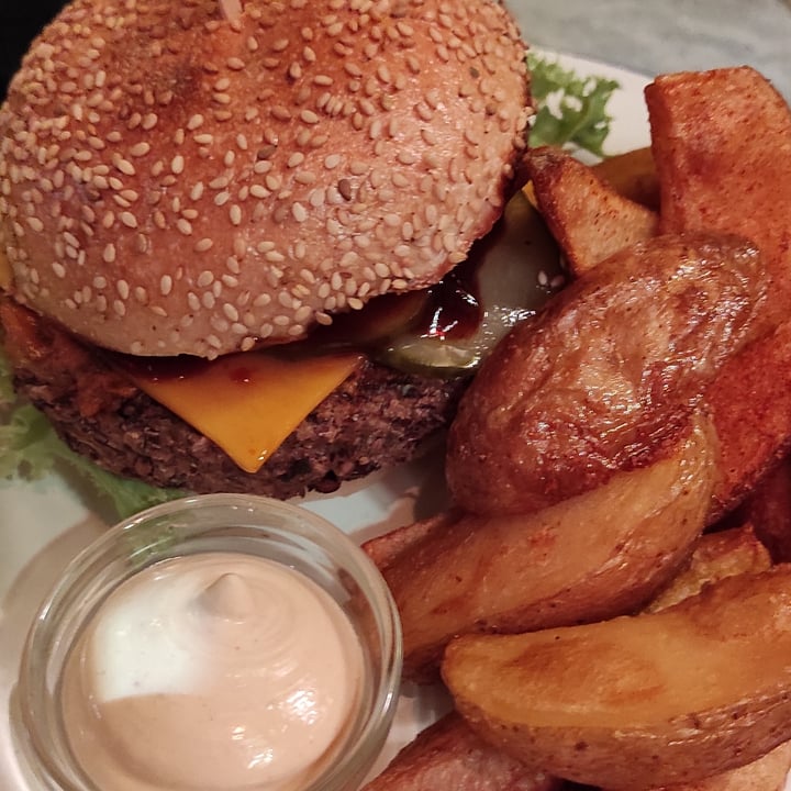 photo of Emma Pea Berlin Beast Burger shared by @lelepolly on  09 Oct 2022 - review