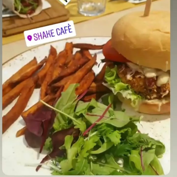 photo of Shake Café Vegan Burger shared by @sissi15 on  13 Mar 2022 - review