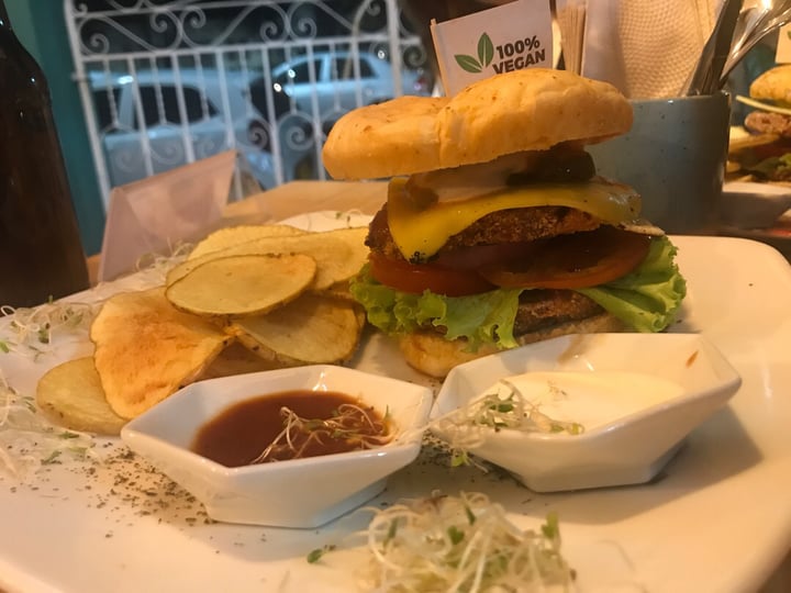 photo of Dulcinea Café Vintage Hamburguesa Vegana shared by @melibu21 on  09 Mar 2020 - review