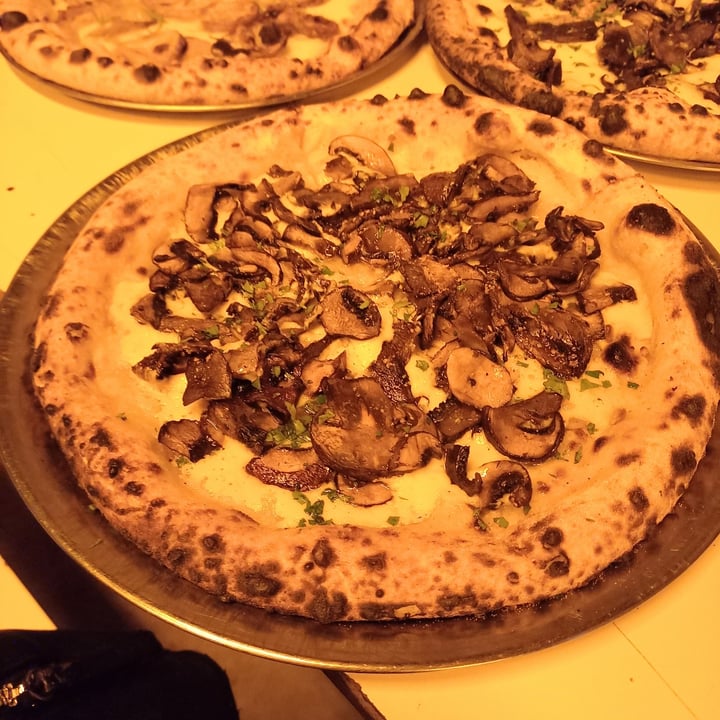 photo of Electrica Pizza Magic Mushroom shared by @kndyd on  16 Jun 2022 - review