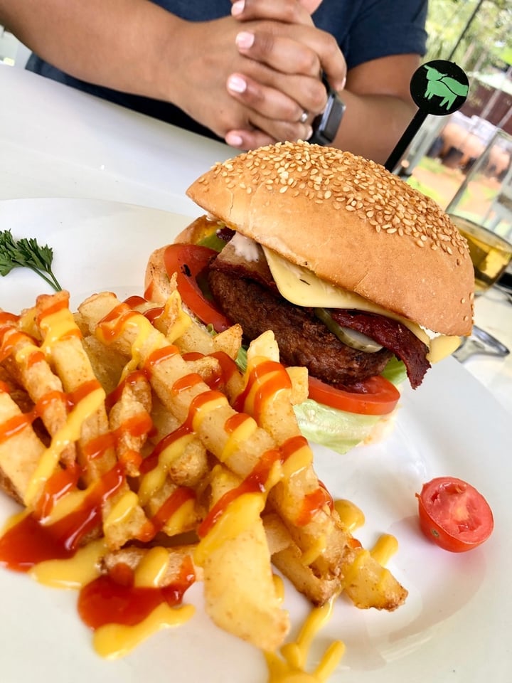 photo of The Vegan Chef Midrand The Beyond Burger shared by @marchesivegan on  14 Jan 2020 - review