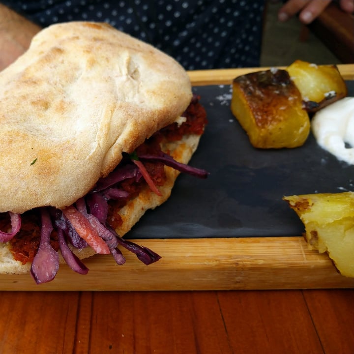 photo of Blu Bar Pulled pork goes happy shared by @walkabout-veg on  09 Sep 2021 - review