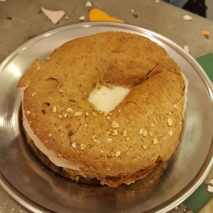 photo of Bioma Plant Based Café Belgrano Bagel de jamón y queso shared by @frankieseason on  09 Feb 2022 - review