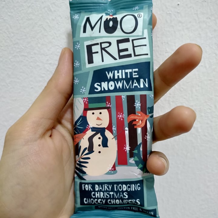photo of Moo Free White Snowman shared by @miaow-miaow on  18 Dec 2021 - review