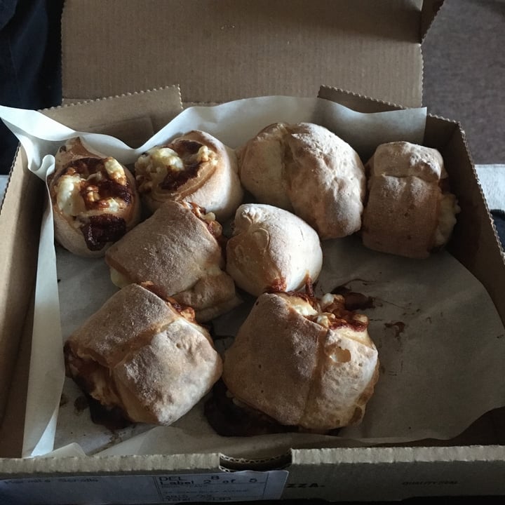 photo of Papa John's Pizza Marmite Cheese Rolls shared by @gimlithecat on  22 Apr 2020 - review