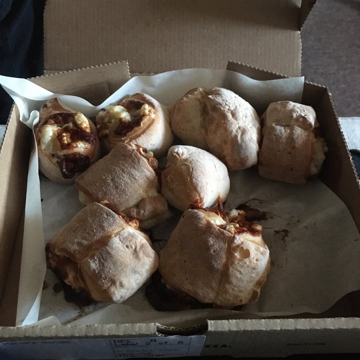 review photo of Papa John's Pizza Marmite Cheese Rolls shared by @gimlithecat on 22 Apr 2020 - review