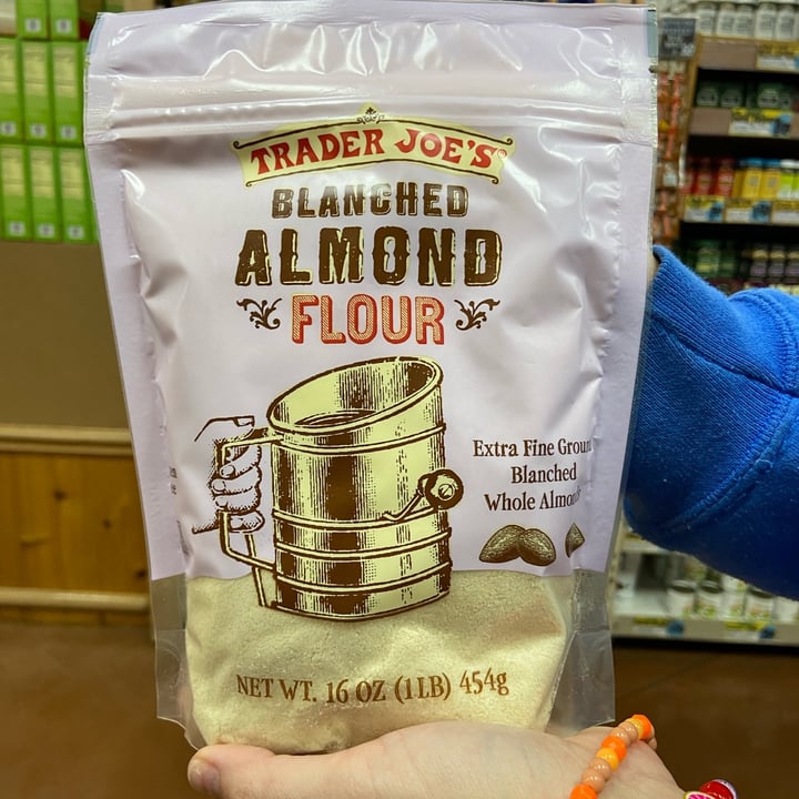 photo of Trader Joe's Almond flour shared by @gracechambers on  25 Nov 2022 - review