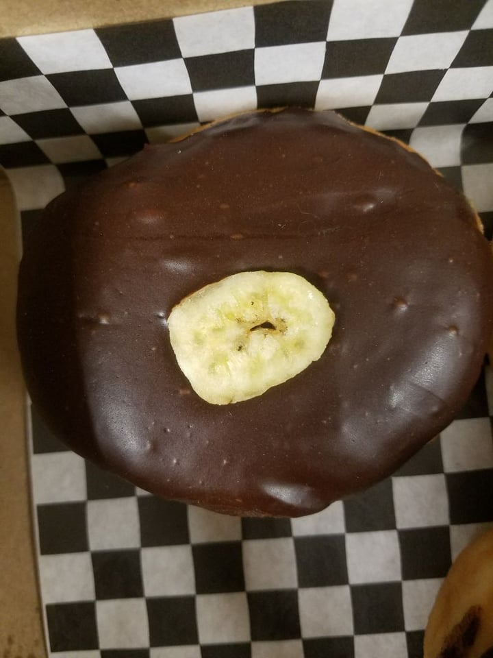 photo of Glam Doll Donuts Vegan Chunky monkey shared by @annesemenak on  24 Sep 2018 - review