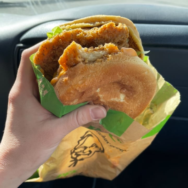 review photo of KFC Plant Based Sandwich shared by @livintheveganlife on 18 Apr 2022 - review