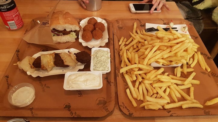 photo of De Frietketel Fries with vegan sauces shared by @irenedpr on  28 Feb 2020 - review