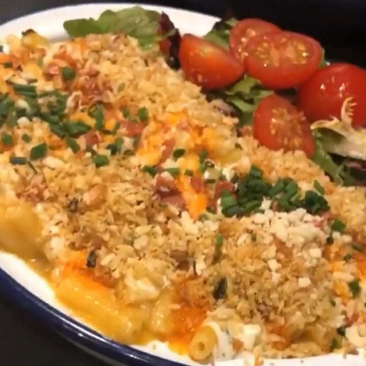 photo of V Rev Vegan Diner Mac n cheese shared by @montserratrosell on  02 Jun 2020 - review