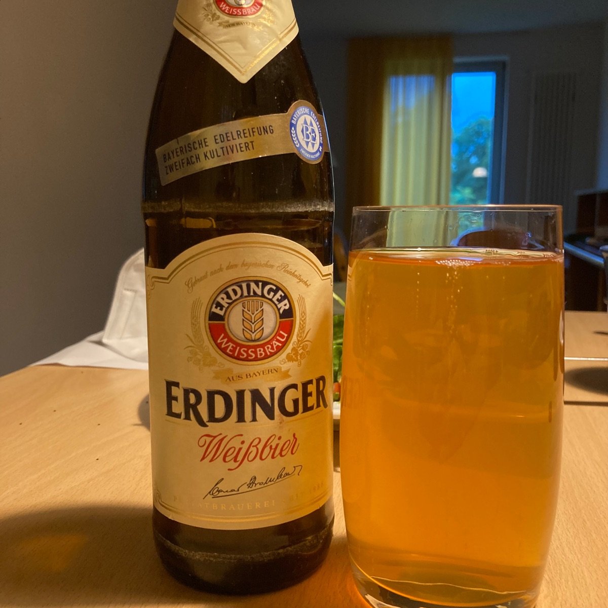 Erdinger Weisbier Reviews | abillion