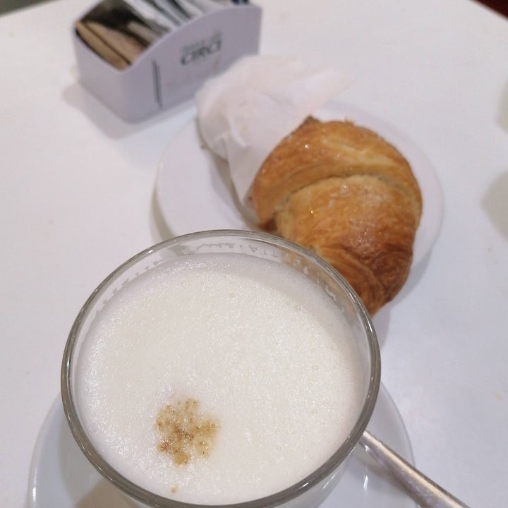photo of Cerasoli Cristiano Caffetteria Brioche vegana e latte soia vegana shared by @raffysoloishere on  29 May 2022 - review