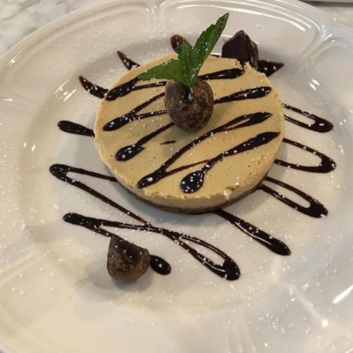 photo of Willow Vegan Bistro Cheesecake shared by @izoldat on  07 Mar 2021 - review
