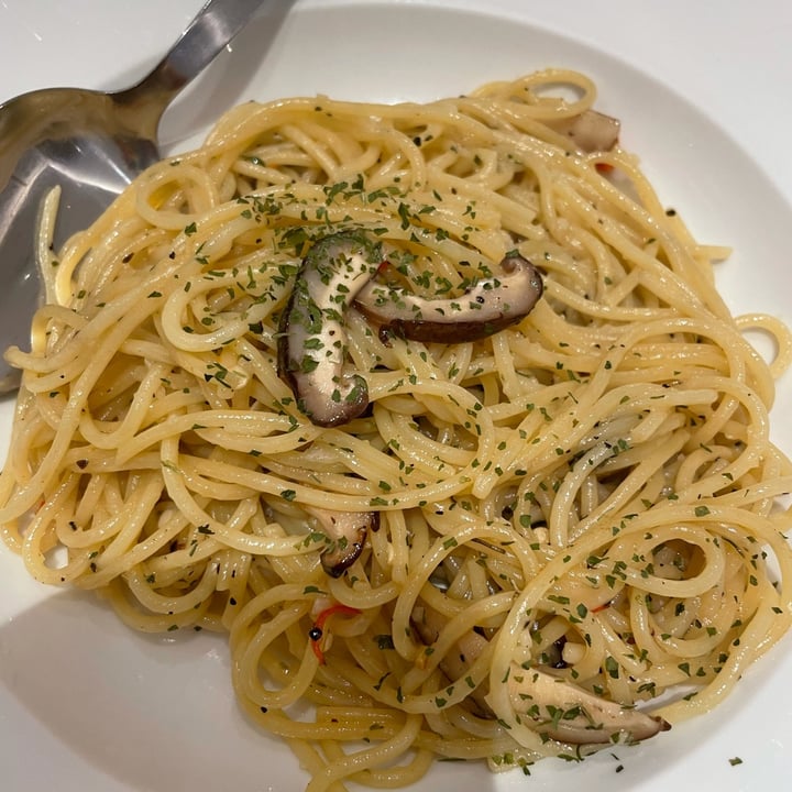 review photo of Kenny Rogers Roasters Agli olio pasta shared by @lahari on 31 Dec 2021 - review
