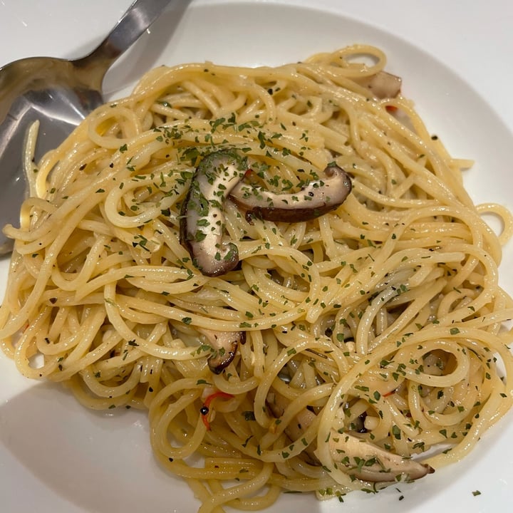 photo of Kenny Rogers Roasters Agli olio pasta shared by @lahari on  31 Dec 2021 - review