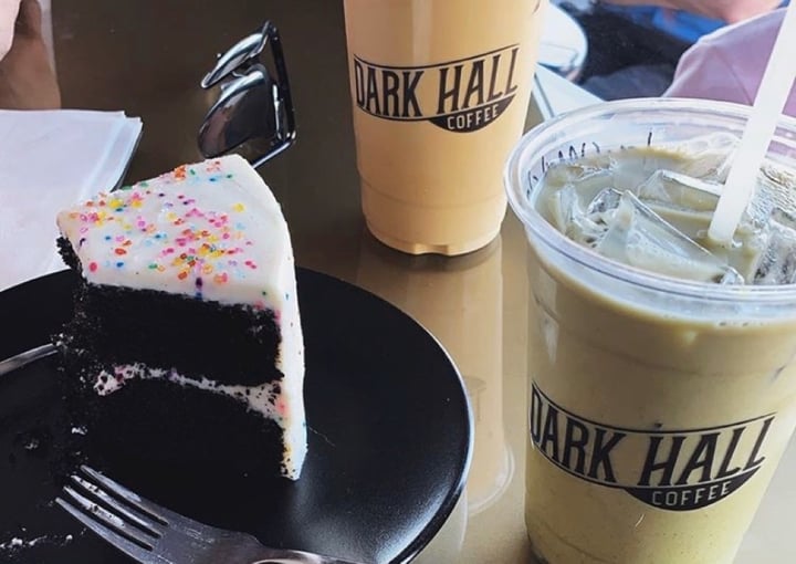 photo of Dark Hall Coffee Black Out Cake With Vanilla Frosting shared by @katgallegos on  02 Mar 2020 - review