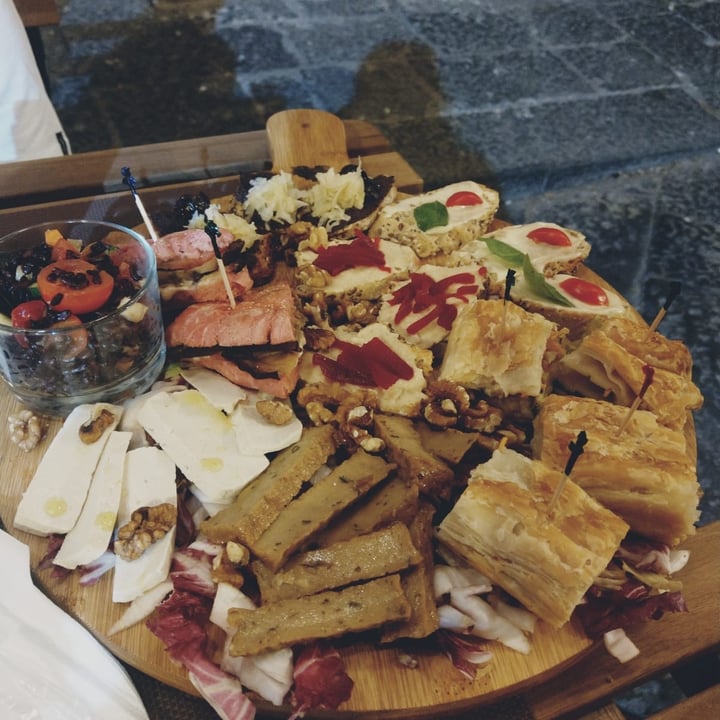 photo of Cuore Fresco Catania (Piazza Duomo) Apericena Vegan shared by @chiaraclaire on  28 Mar 2022 - review