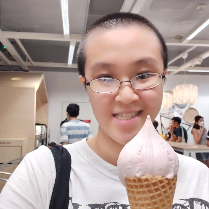 photo of IKEA Alexandra Strawberry Ice Cream shared by @herbimetal on  20 Aug 2022 - review