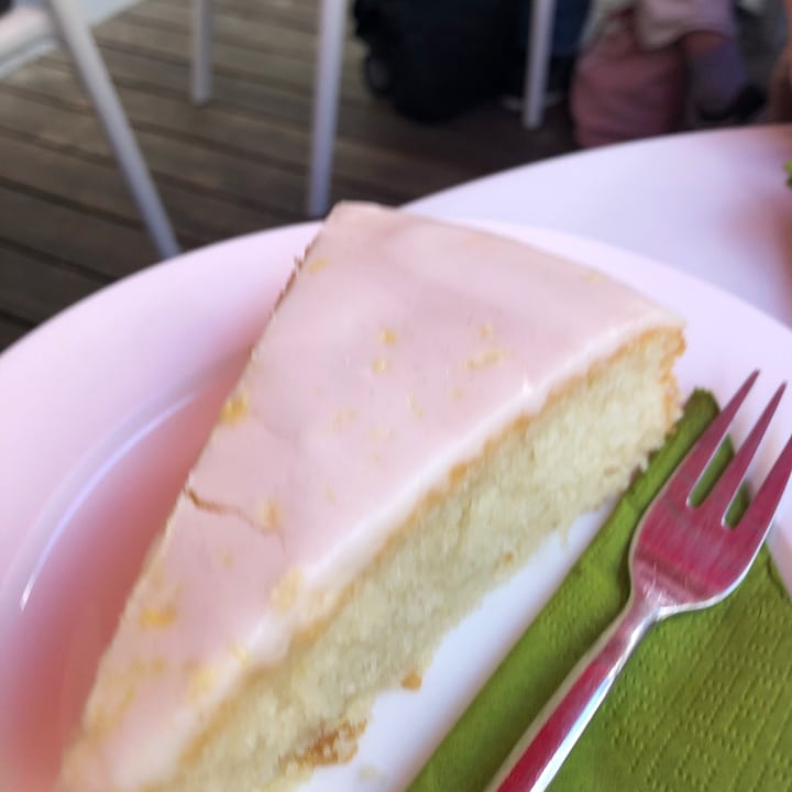 review photo of Verenas Zitronenkuchen Vegan shared by @lillboer on 09 Jul 2021 - review