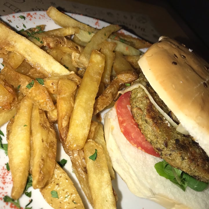review photo of Finnegan Hamburguesa vegana shared by @catagordon on 22 Jan 2022 - review