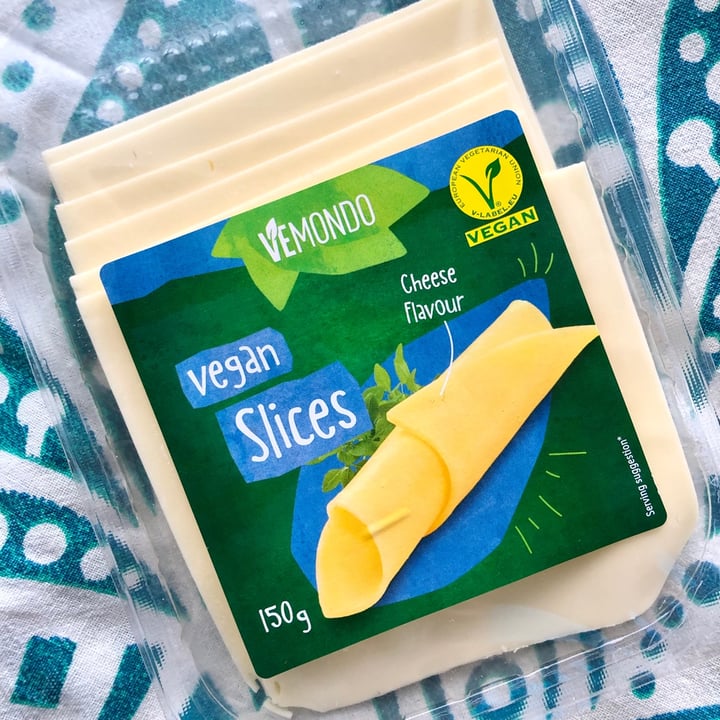 photo of Vemondo Vegan Slices Cheese Flavor shared by @bobbyeats on  17 Aug 2021 - review