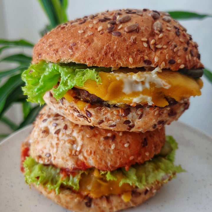 photo of The Fussy Vegan Beyond Cheese Burger shared by @veganonthesavannah on  18 May 2021 - review